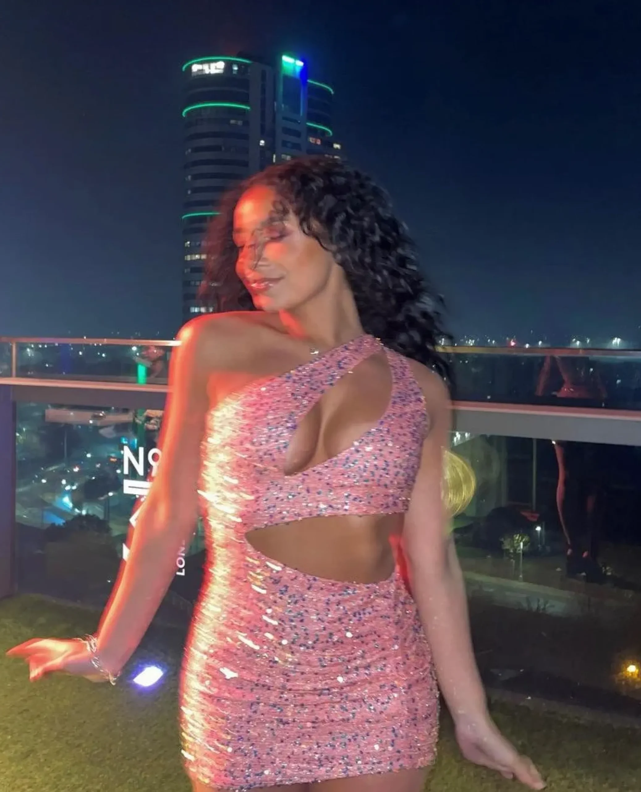 Women DressMeZee Dresses|Shooting Star Cut Out Sequin Dress - Pink